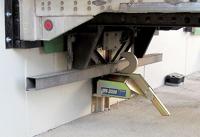 APS 2000 trailer restraint system