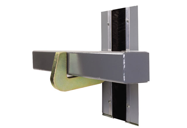 Trailer restraint hook